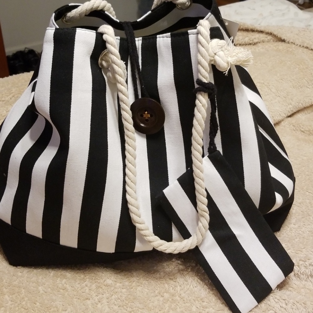 Tote with wristlet